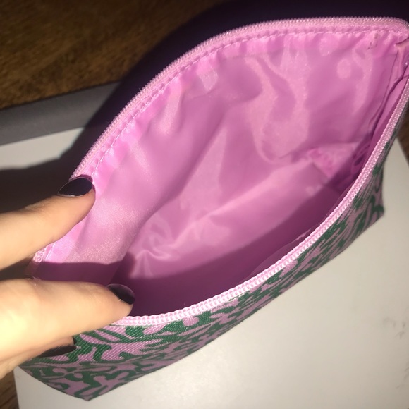 CLINIQUE med makeup bag.small zip pouch included - Picture 3 of 6